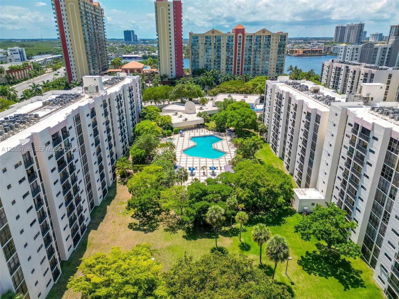 16919 N Bay Rd , Unit 821, Sunny Isles Beach, FL 33160 Photo