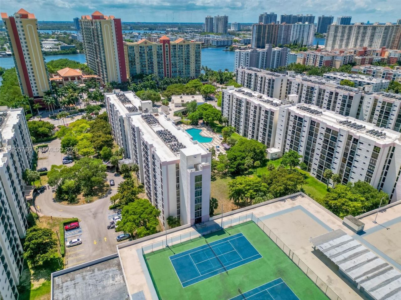 16919 N Bay Rd , Unit 821, Sunny Isles Beach, FL 33160 Photo