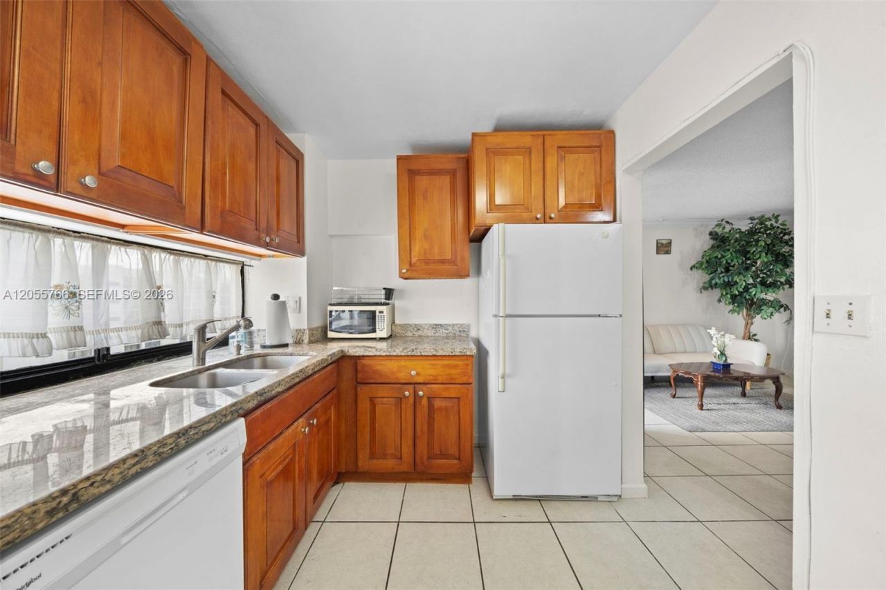 16919 N Bay Rd , Unit 821, Sunny Isles Beach, FL 33160 Photo