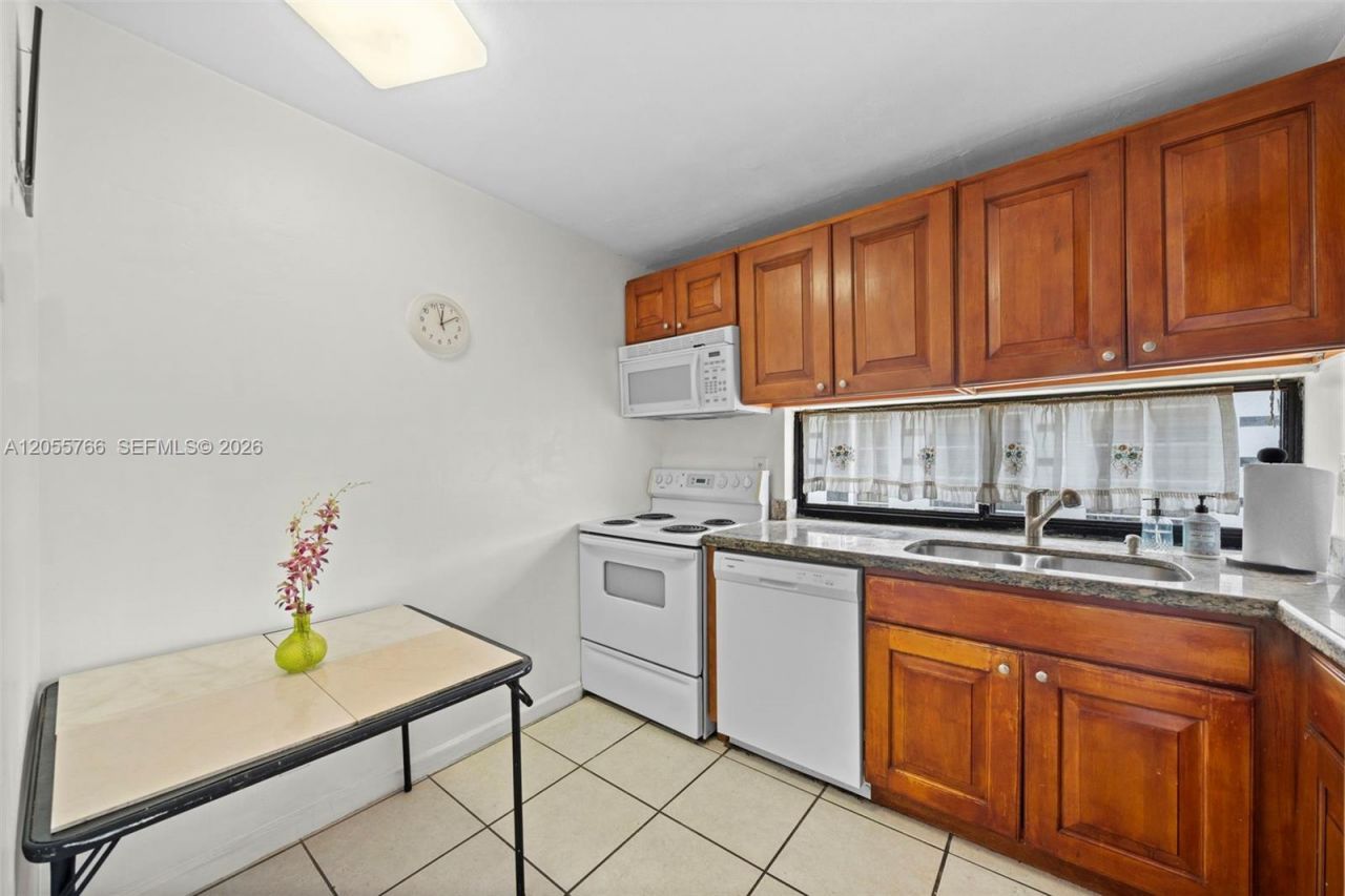 16919 N Bay Rd , Unit 821, Sunny Isles Beach, FL 33160 Photo