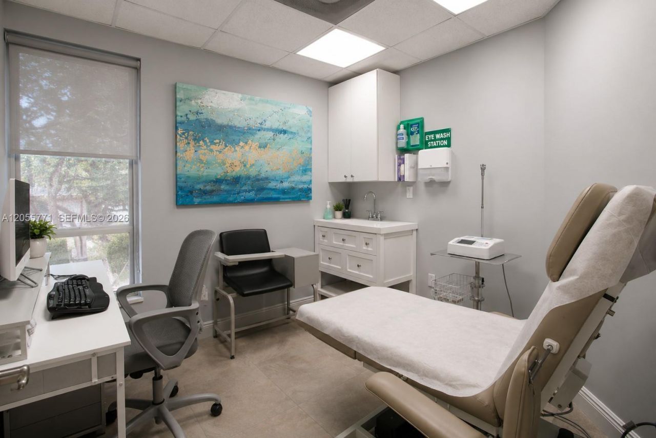 555 Biltmore Way, Unit 205, Coral Gables, FL 33134 Photo