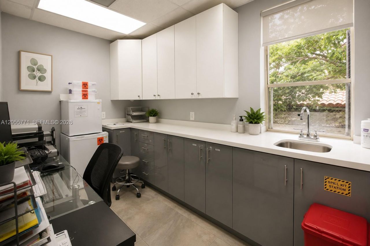 555 Biltmore Way, Unit 205, Coral Gables, FL 33134 Photo