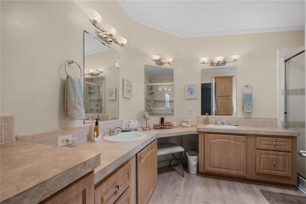 8433 Regal Way, Palmetto, FL 34221 Photo