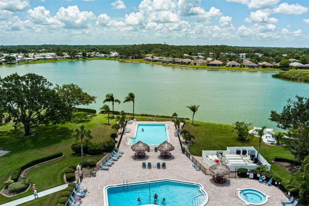 8433 Regal Way, Palmetto, FL 34221 Photo