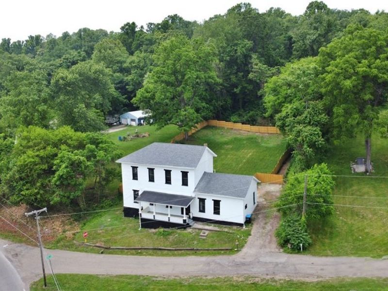 1521 Adamsville Road, Zanesville, OH 43701 Photo 2