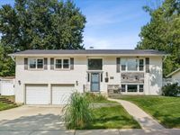6916 Williams Drive, Woodridge, IL 60517 primary photo