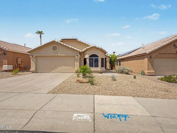 2210 E Menadota Drive, Phoenix, AZ 85024