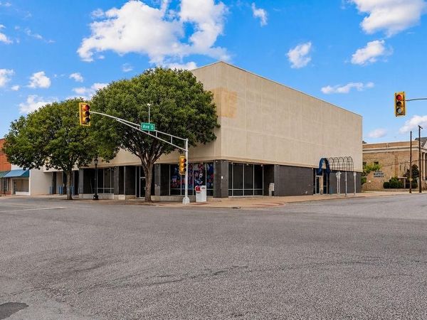 317 E 3rd Street , Burkburnett, TX 76354