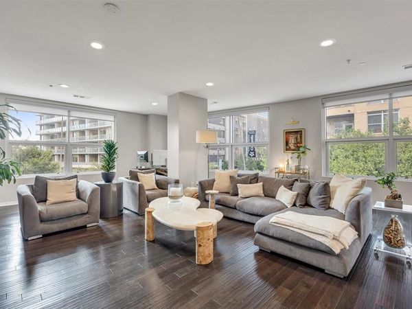 2323 N Houston Street, Unit 202, Dallas, TX 75219