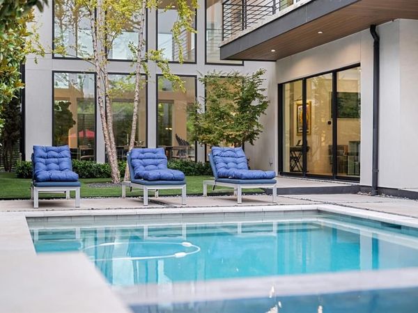423 W Colorado Boulevard, Dallas, TX 75208