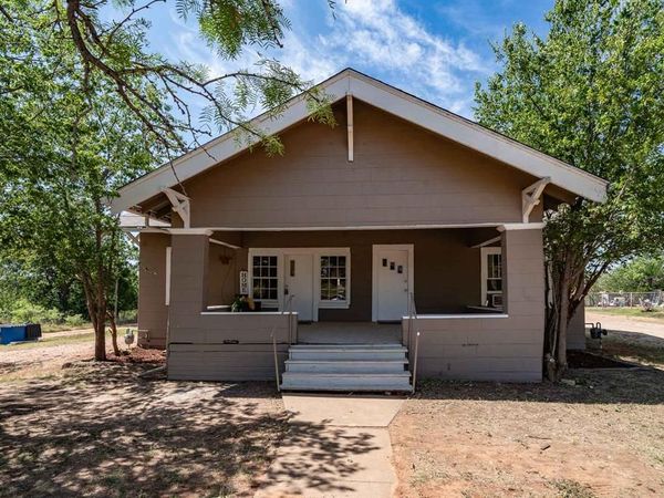 720 E Mcharg Street , Stamford, TX 79553