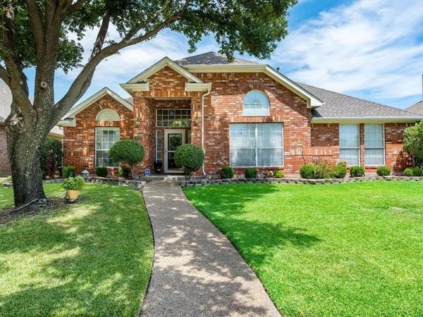 1718 Creek Valley Road, Mesquite, TX 75181