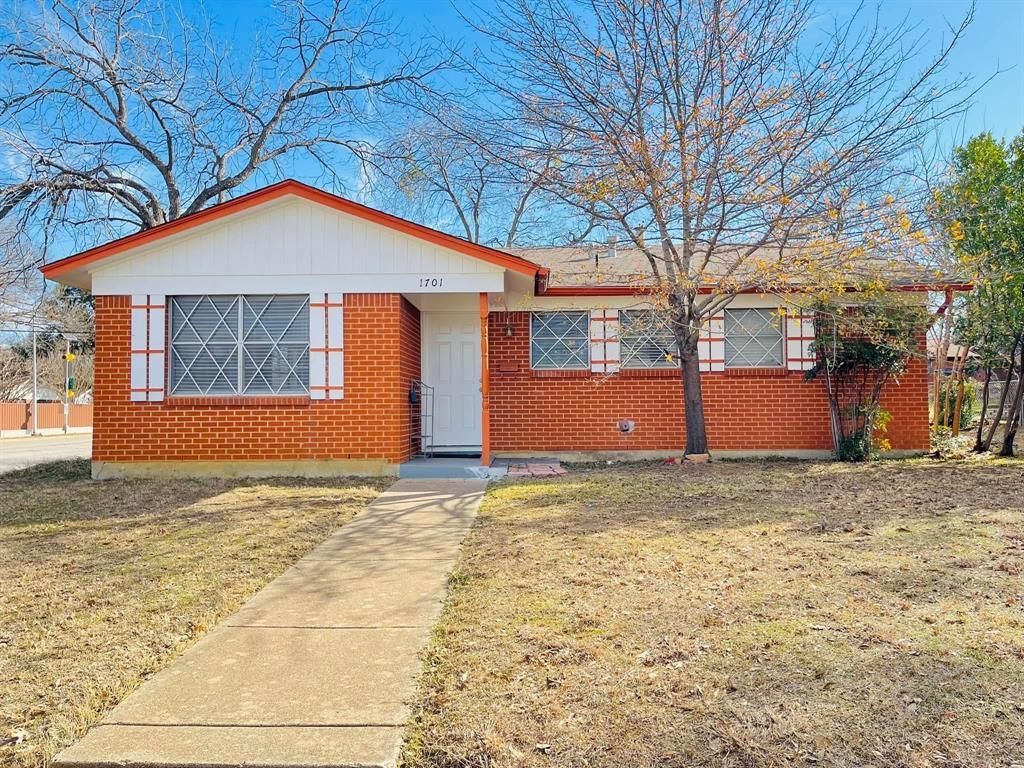 1701 Warren Lane, Fort Worth, TX 76112 Main Photo