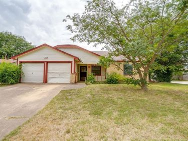 5745 Springtide Drive , Fort Worth, TX 76135