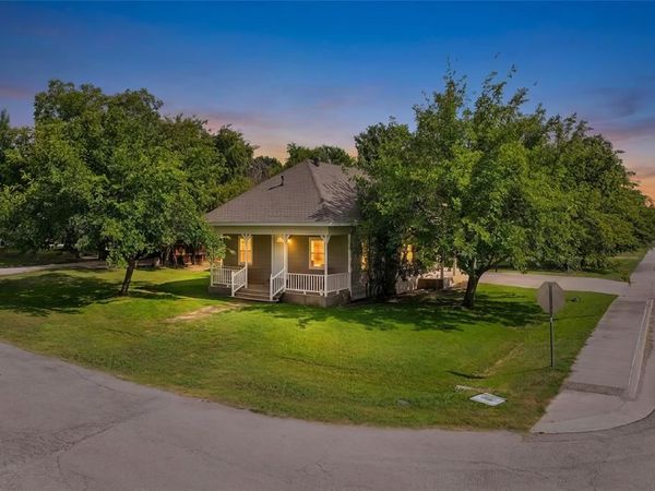 441 W Lake Street, Krum, TX 76249