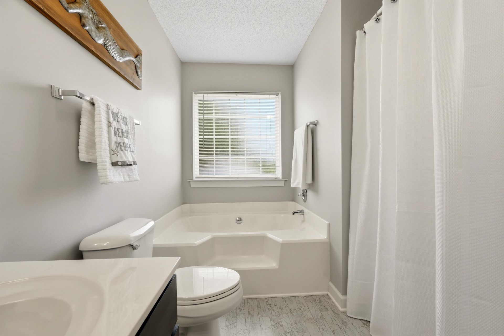 4305 Lotus Ct.  Photo 11