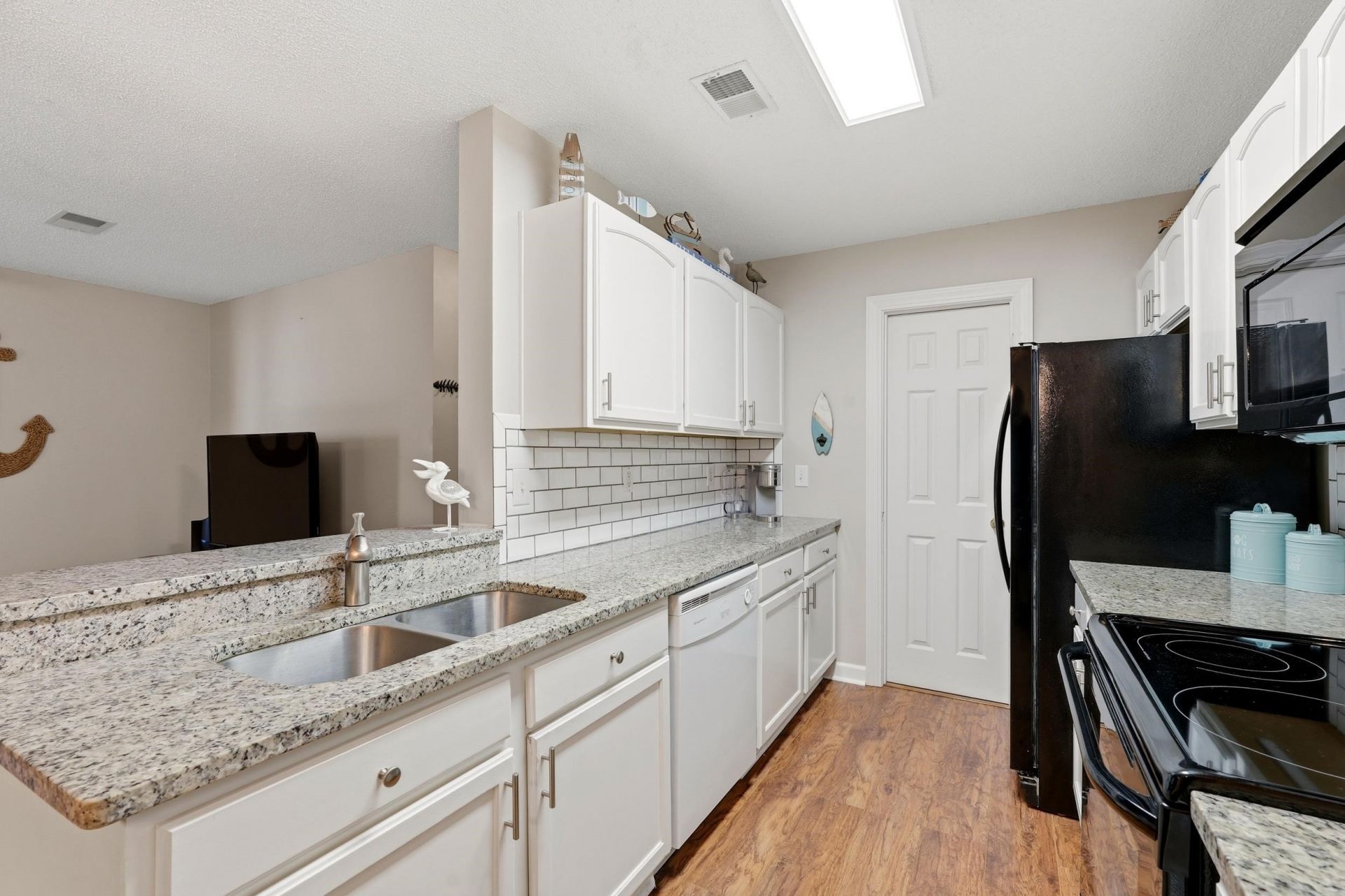 4305 Lotus Ct.  Photo 4