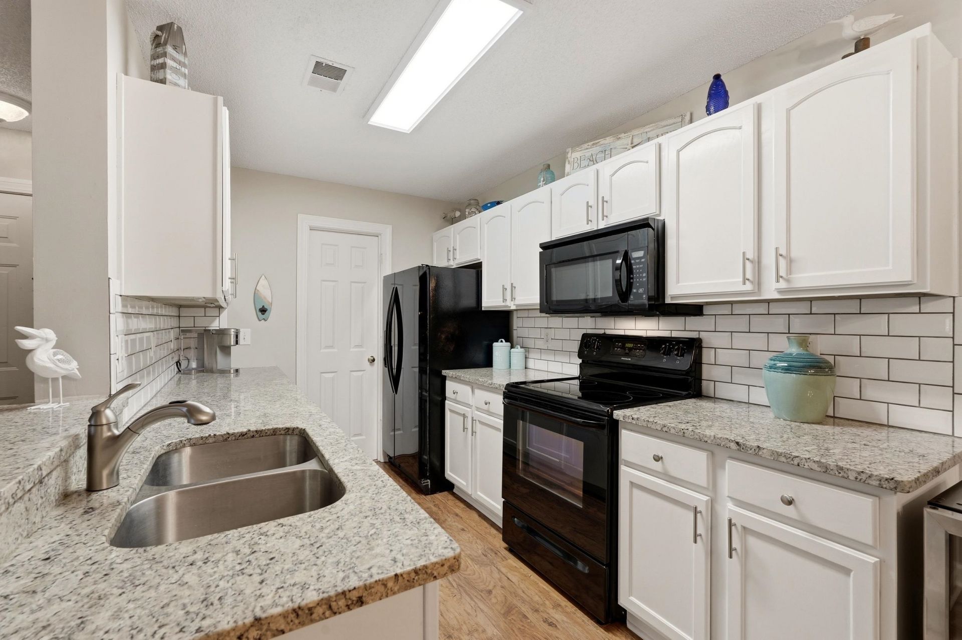 4305 Lotus Ct.  Photo 5
