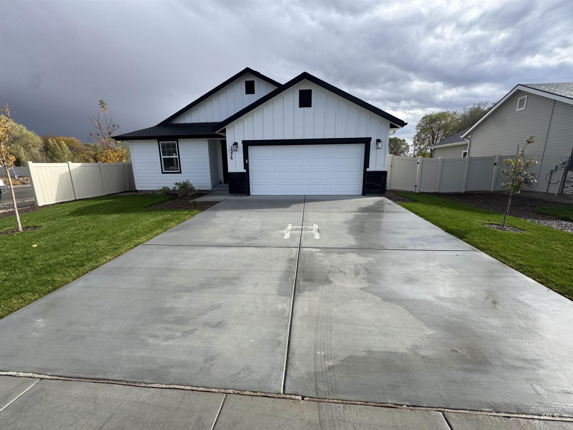1576 SW Silverstone Ave, Mountain Home, ID 83647 Main Photo