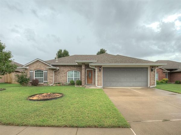 500 Apple Tree Lane, Moore, OK 73160