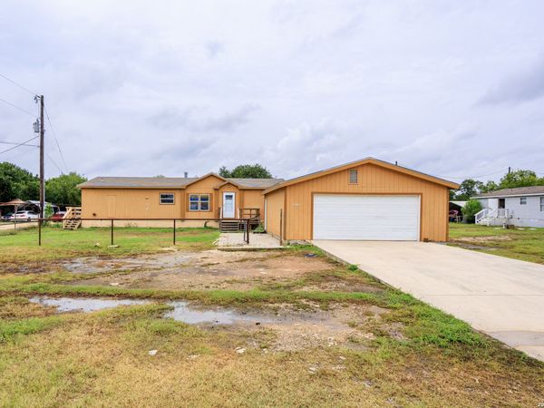 5004 Apache Moon, Spring Branch, TX 78070