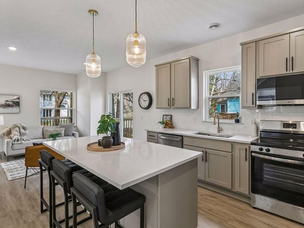 2414 Como Avenue SE, Minneapolis, MN 55414