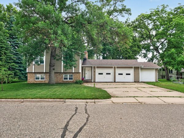 1310 Woods Circle, Buffalo, MN 55313