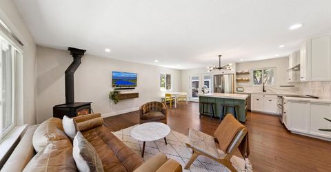 1826 Arrowhead Avenue, South Lake Tahoe, CA 96150 Photo