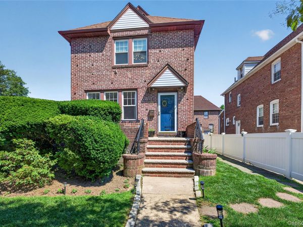 49 Bixley Heath , Lynbrook, NY 11563