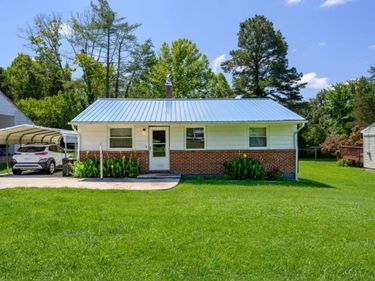 142 Marshall St, Drakes Branch, VA 23937