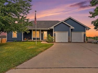 2227 W Ivory Circle, Excelsior Springs, MO 64024