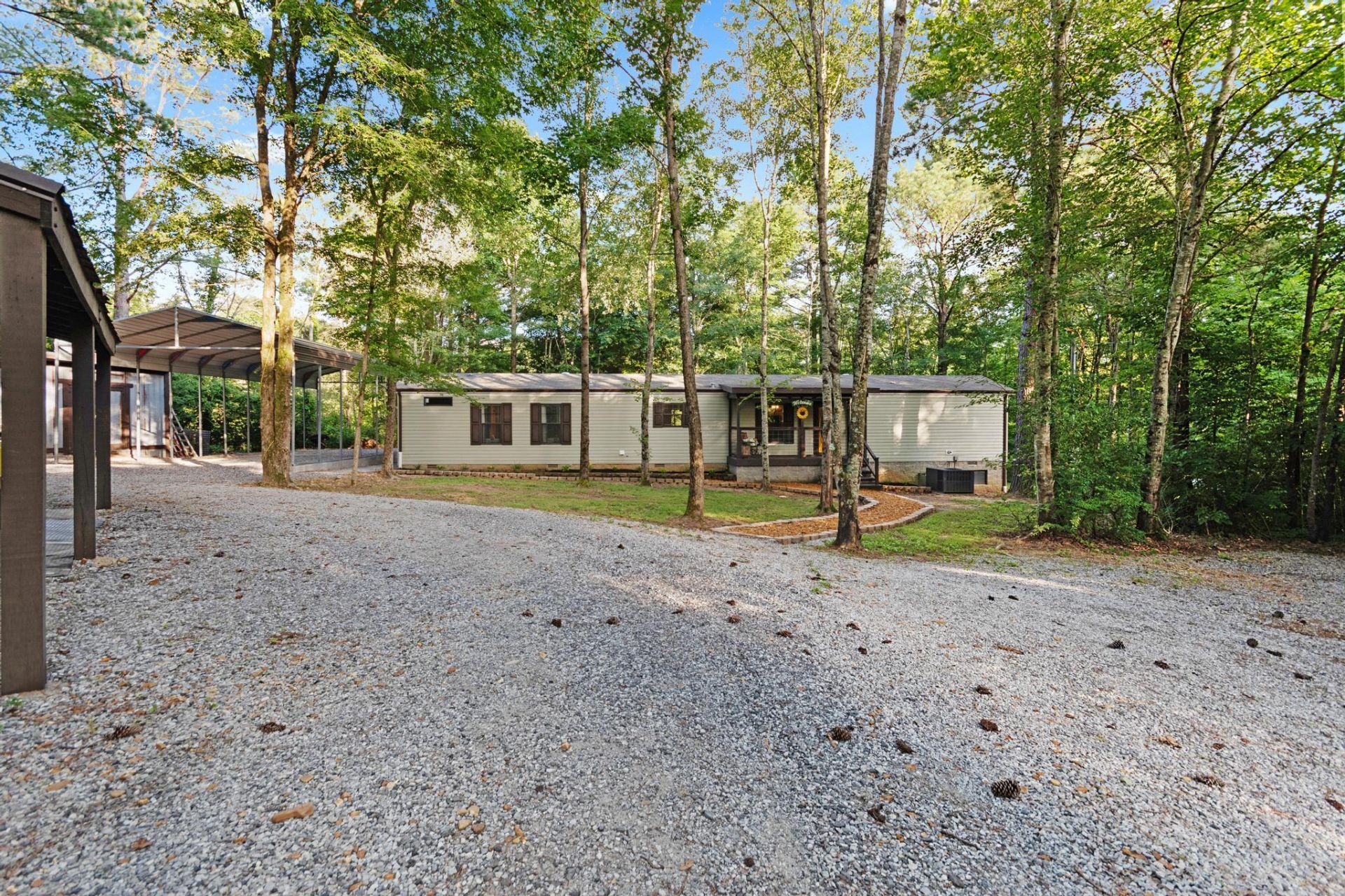 752 Hidden Lake Road, Hardin, KY 42048