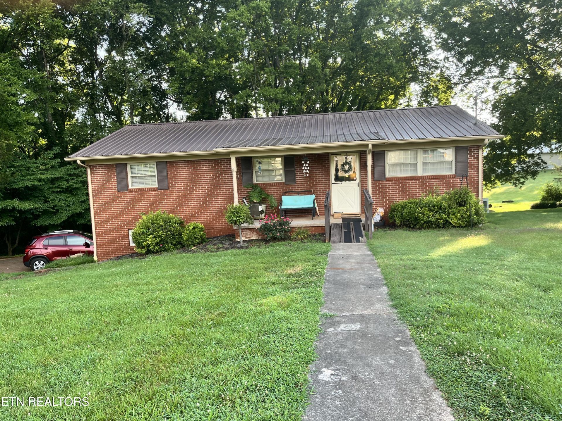 304 Fancy Meadows Rd, Strawberry Plains, TN 37871 Main Photo
