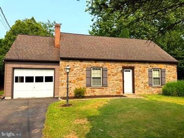 319 CAROL LYNN DRIVE, WILLOW STREET, PA 17584