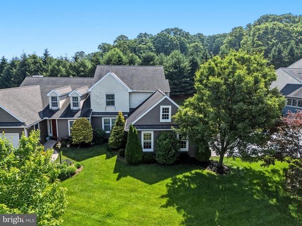 8 PARKSIDE DRIVE, ELVERSON, PA 19520