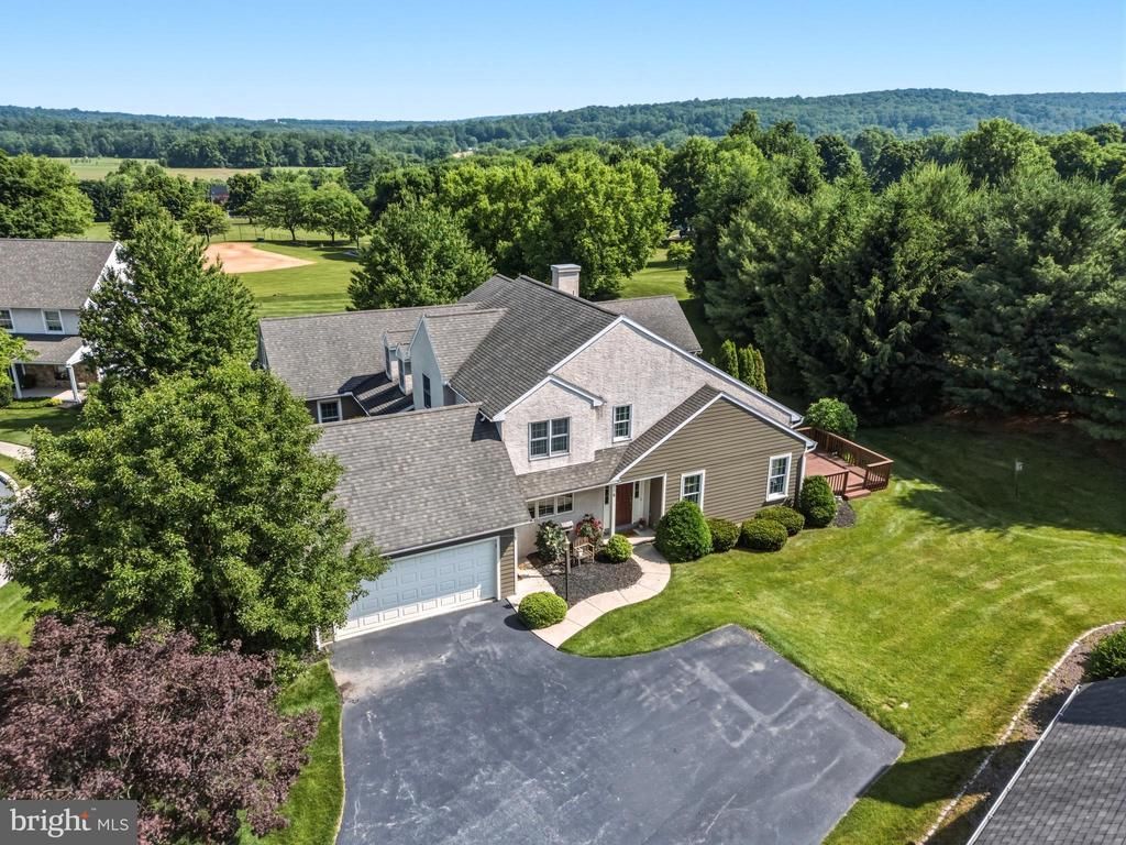 8 PARKSIDE DRIVE, ELVERSON, PA 19520