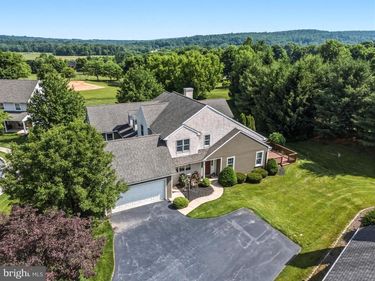 8 PARKSIDE DRIVE, ELVERSON, PA 19520