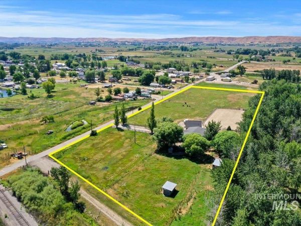 2123 Petersburg Ave, Letha, ID 83636