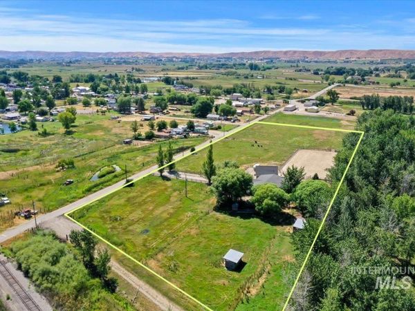 2123 Petersburg Ave, Letha, ID 83636