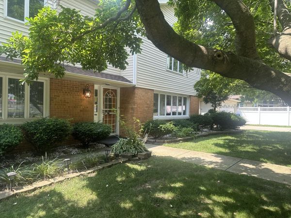 9414 S 69th Avenue , Oak Lawn, IL 60453