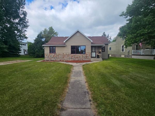 237 E Nelson Avenue , Warren, MN 56762