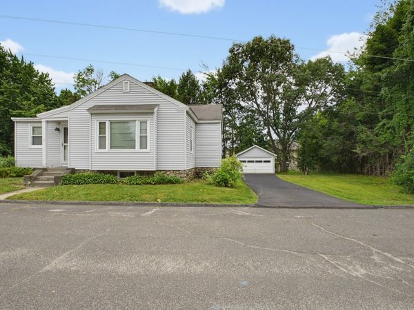 17 Reynolds St, Worcester, MA 01606