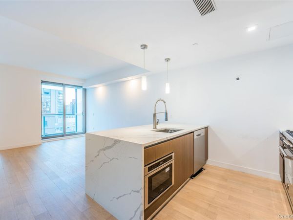 farrington st 33-66 , Unit 8F, Flushing, NY 11355