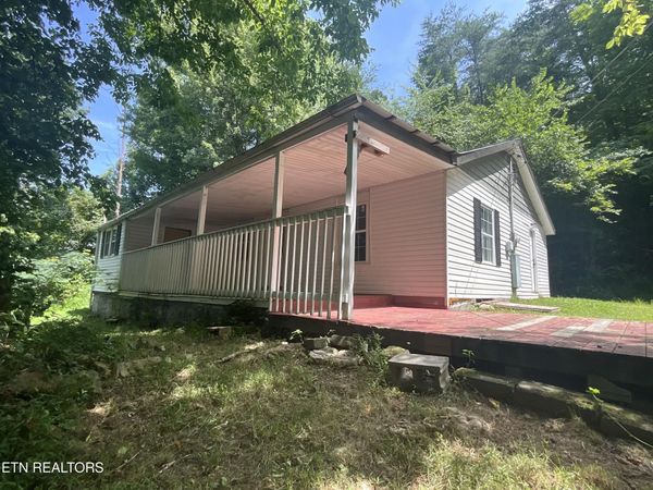 3900 Roberts Rd, Corryton, TN 37721