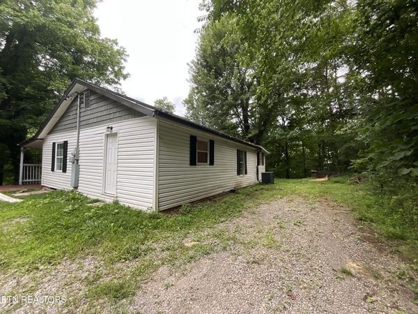 3900 Roberts Rd, Corryton, TN 37721