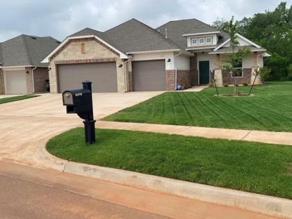 2429 Creekview Drive Moore, OK 73160