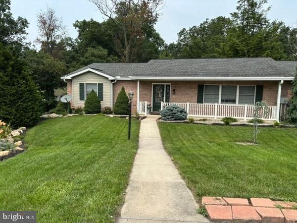 8 OXFORD COURT, CHAMBERSBURG, PA 17201