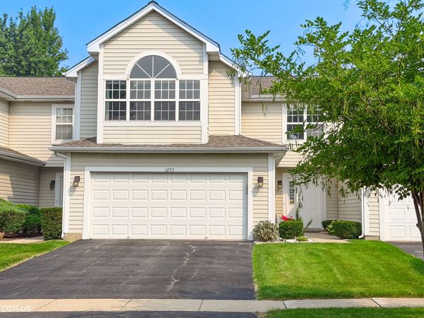 1250 Dunamon Drive, Unit 1250, Bartlett, IL 60103