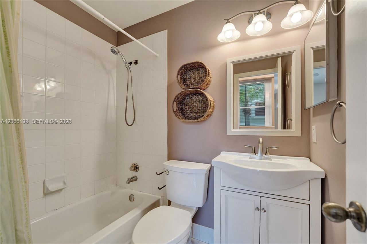 4025 Fern Forest Rd , Cooper City, FL 33026 Photo