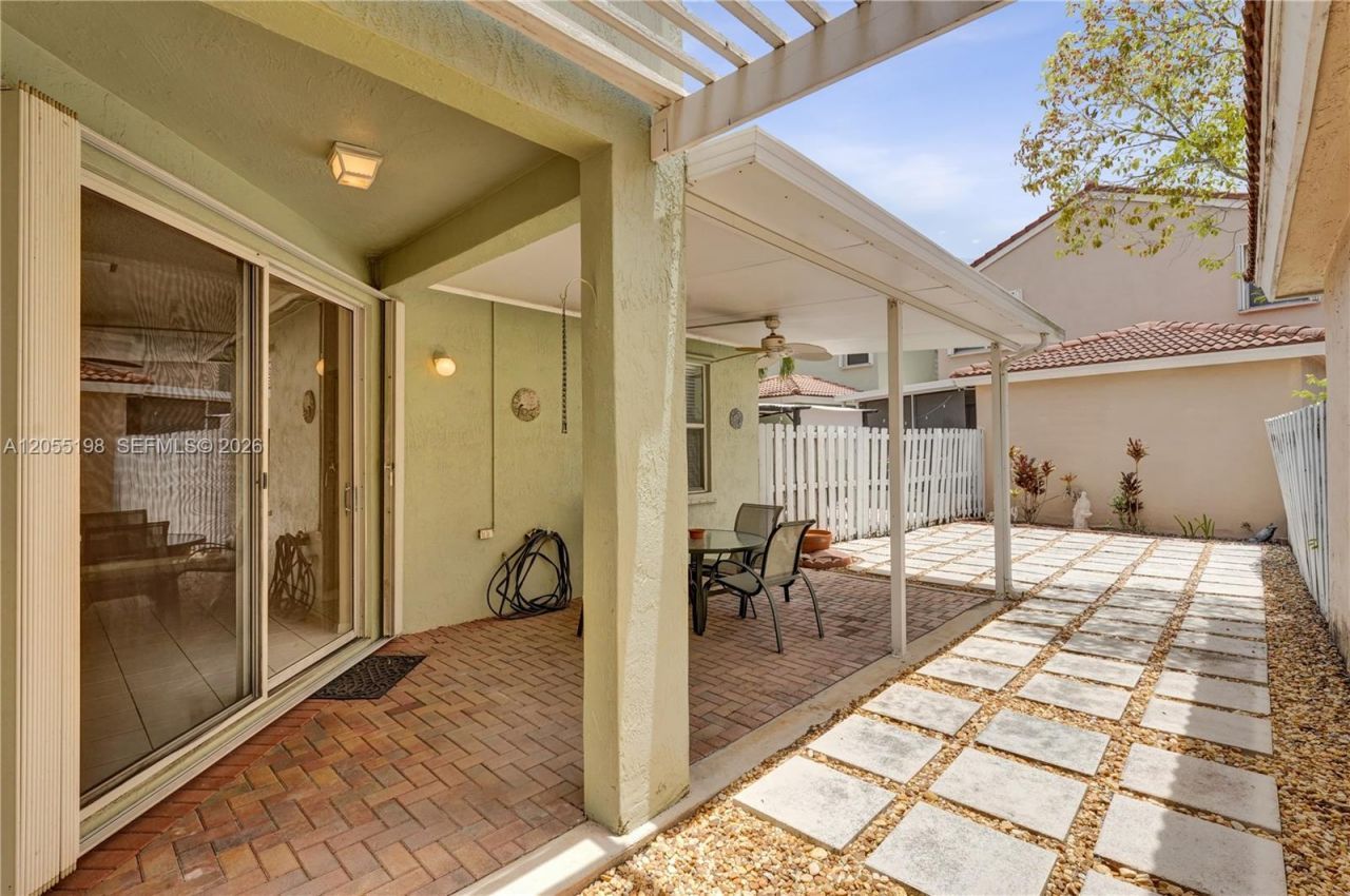 4025 Fern Forest Rd , Cooper City, FL 33026 Photo